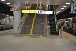 新大阪駅新１３・１４番のりば